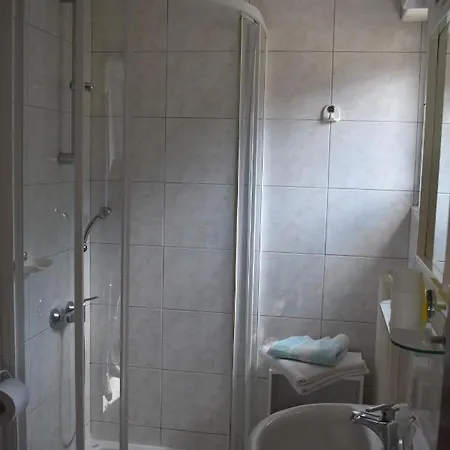 Hisa Ob Jezeru - House By The