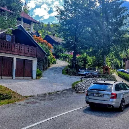 Apartman Hisa Ob Jezeru - House By The Kranjska Gora