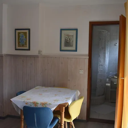 Hisa Ob Jezeru - House By The