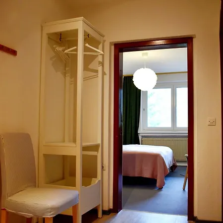 Hisa Ob Jezeru - House By The Apartment