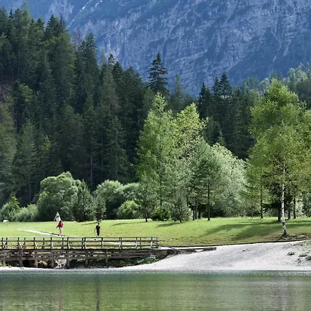 Hisa Ob Jezeru - House By The דירה