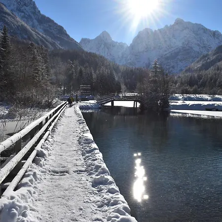 아파트 Hisa Ob Jezeru - House By The