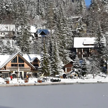 Hisa Ob Jezeru - House By The Apartment *