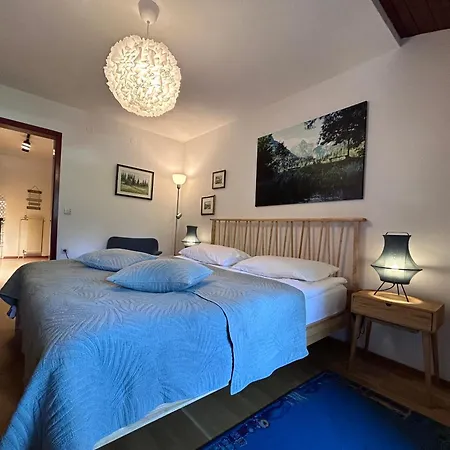 Hisa Ob Jezeru - House By The Apartman