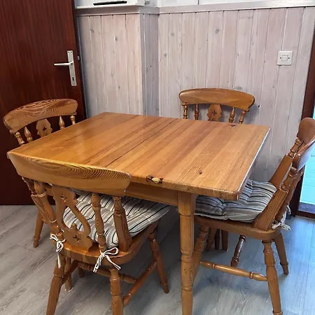 Apartman Hisa Ob Jezeru - House By The