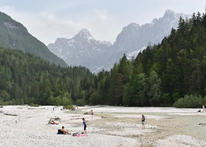 Hisa Ob Jezeru - House By The