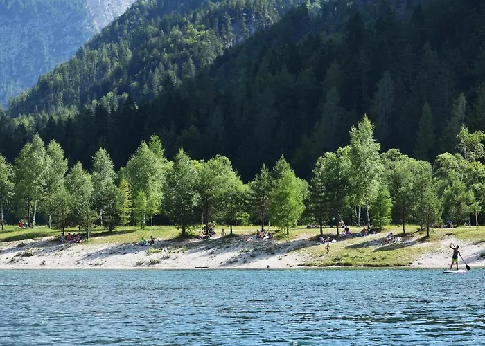 Hisa Ob Jezeru - House By The דירה