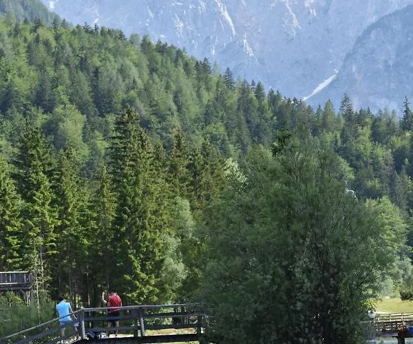 דירה Hisa Ob Jezeru - House By The