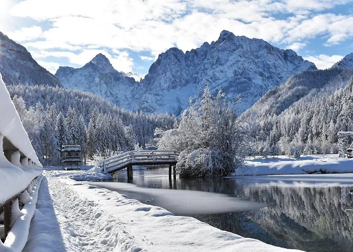 דירה Hisa Ob Jezeru - House By The *