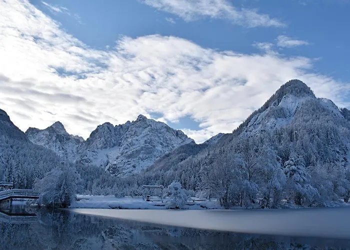 Hisa Ob Jezeru - House By The קרנייסקה גורה