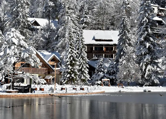 Hisa Ob Jezeru - House By The דירה *