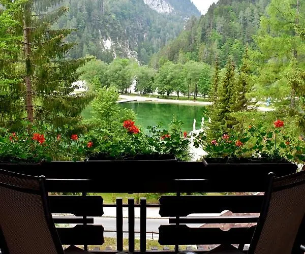 Hiša Ob Jezeru - House By The Apartmán *