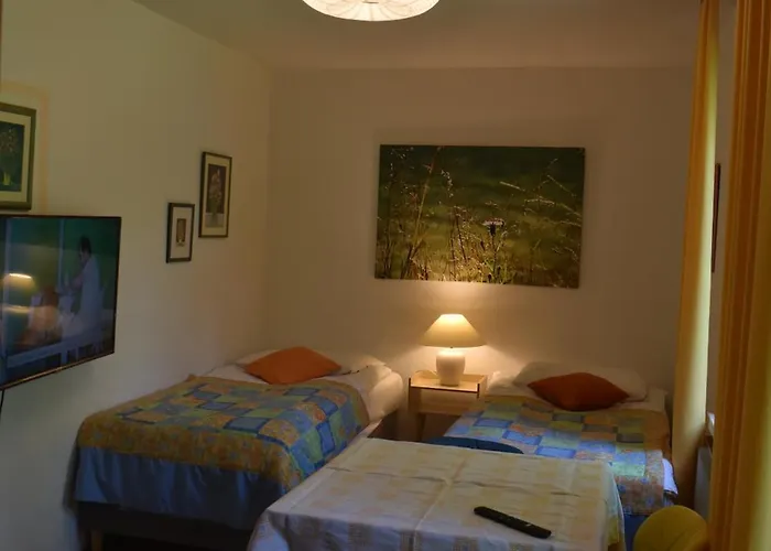 Hisa Ob Jezeru - House By The דירה