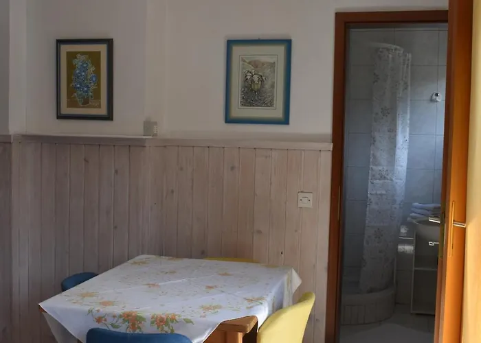 Hisa Ob Jezeru - House By The