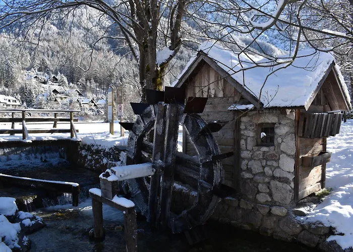 Hisa Ob Jezeru - House By The * 克拉尼斯卡戈拉